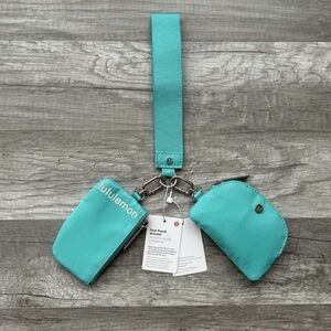 Lululemon athletica Dual Pouch Wristlet Teal Turquoise new purse wallet wristlet